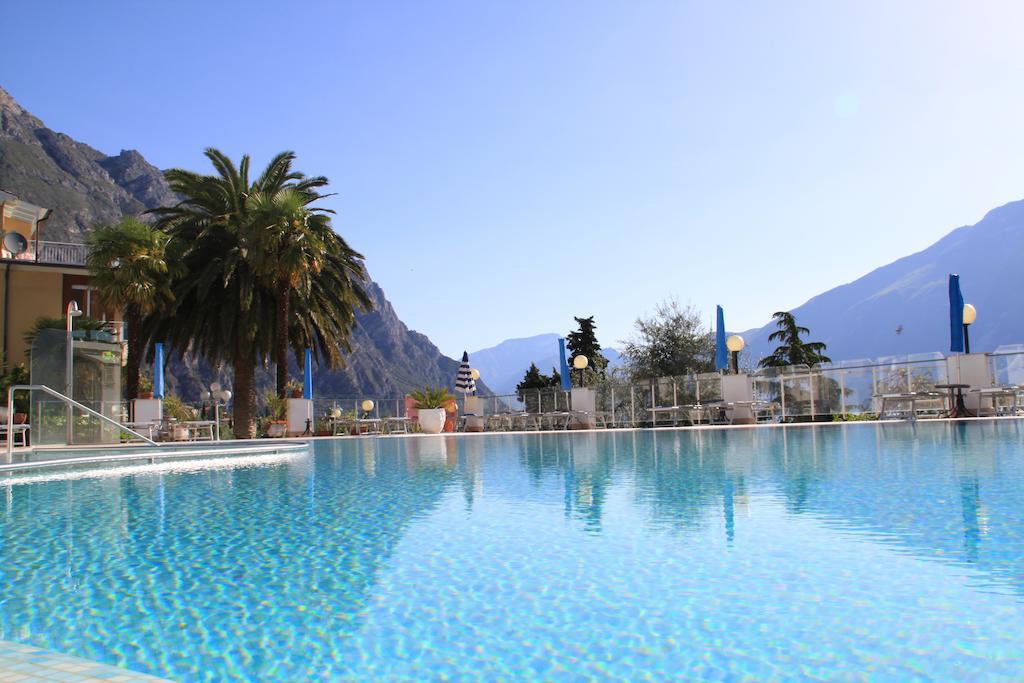 Hotel Riviera Panoramic Green Resort リモーネ・スル・ガルダ エクステリア 写真