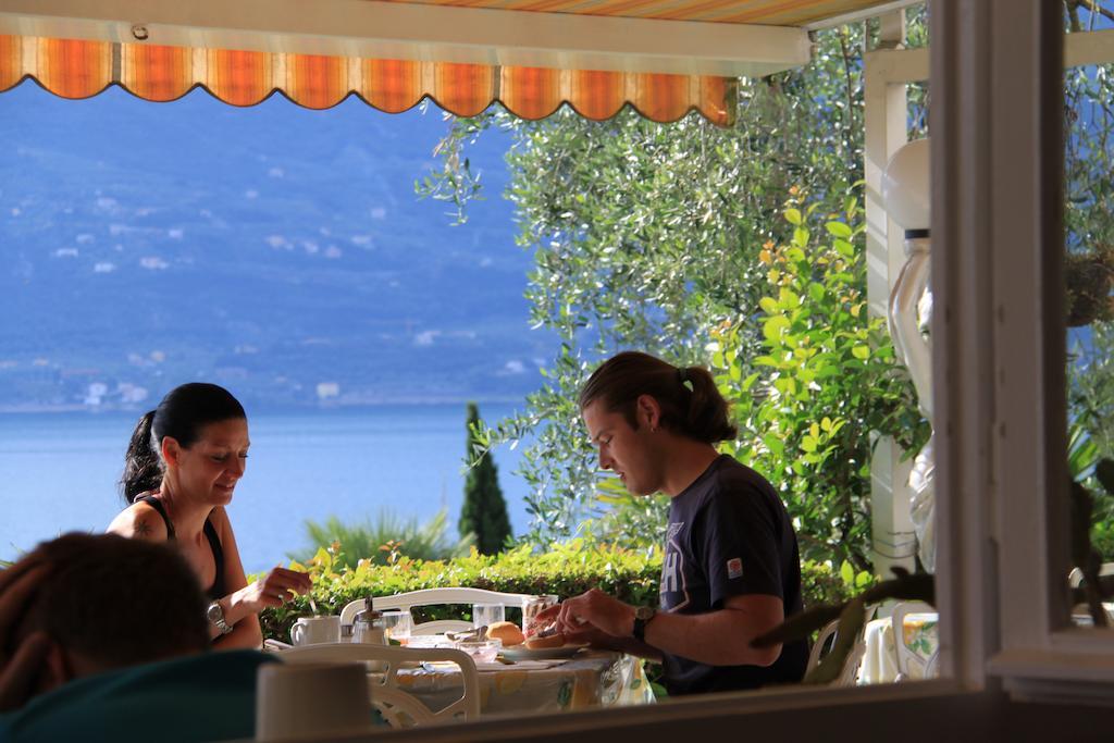 Hotel Riviera Panoramic Green Resort リモーネ・スル・ガルダ エクステリア 写真