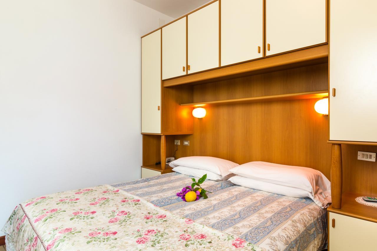 Hotel Riviera Panoramic Green Resort リモーネ・スル・ガルダ エクステリア 写真