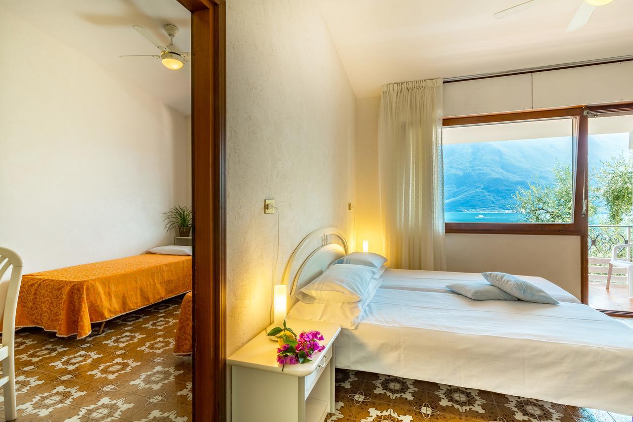 Hotel Riviera Panoramic Green Resort リモーネ・スル・ガルダ エクステリア 写真
