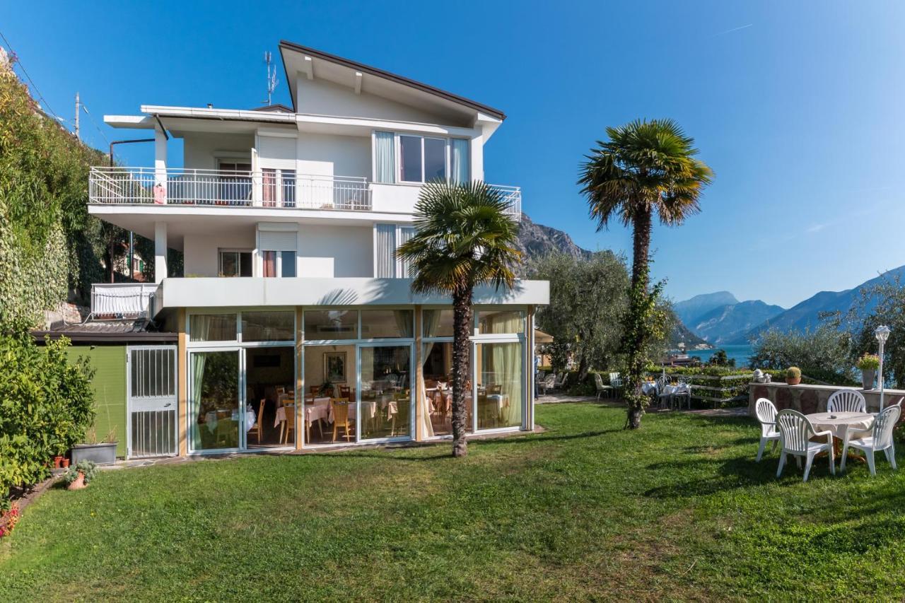 Hotel Riviera Panoramic Green Resort リモーネ・スル・ガルダ エクステリア 写真