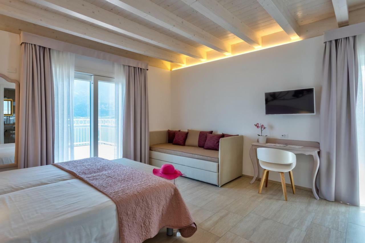Hotel Riviera Panoramic Green Resort リモーネ・スル・ガルダ エクステリア 写真