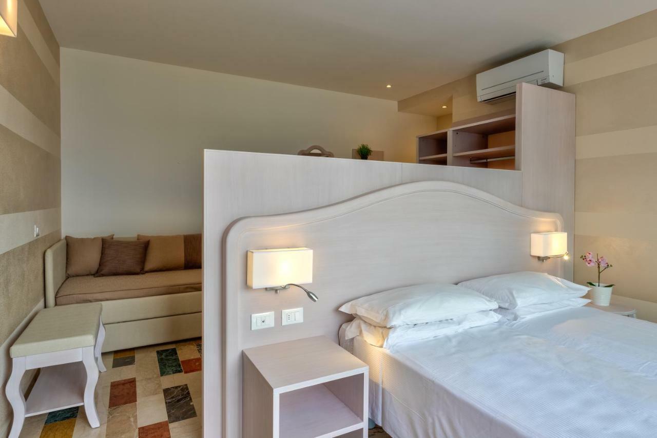 Hotel Riviera Panoramic Green Resort リモーネ・スル・ガルダ エクステリア 写真