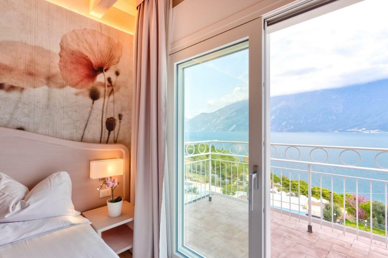 Hotel Riviera Panoramic Green Resort リモーネ・スル・ガルダ エクステリア 写真