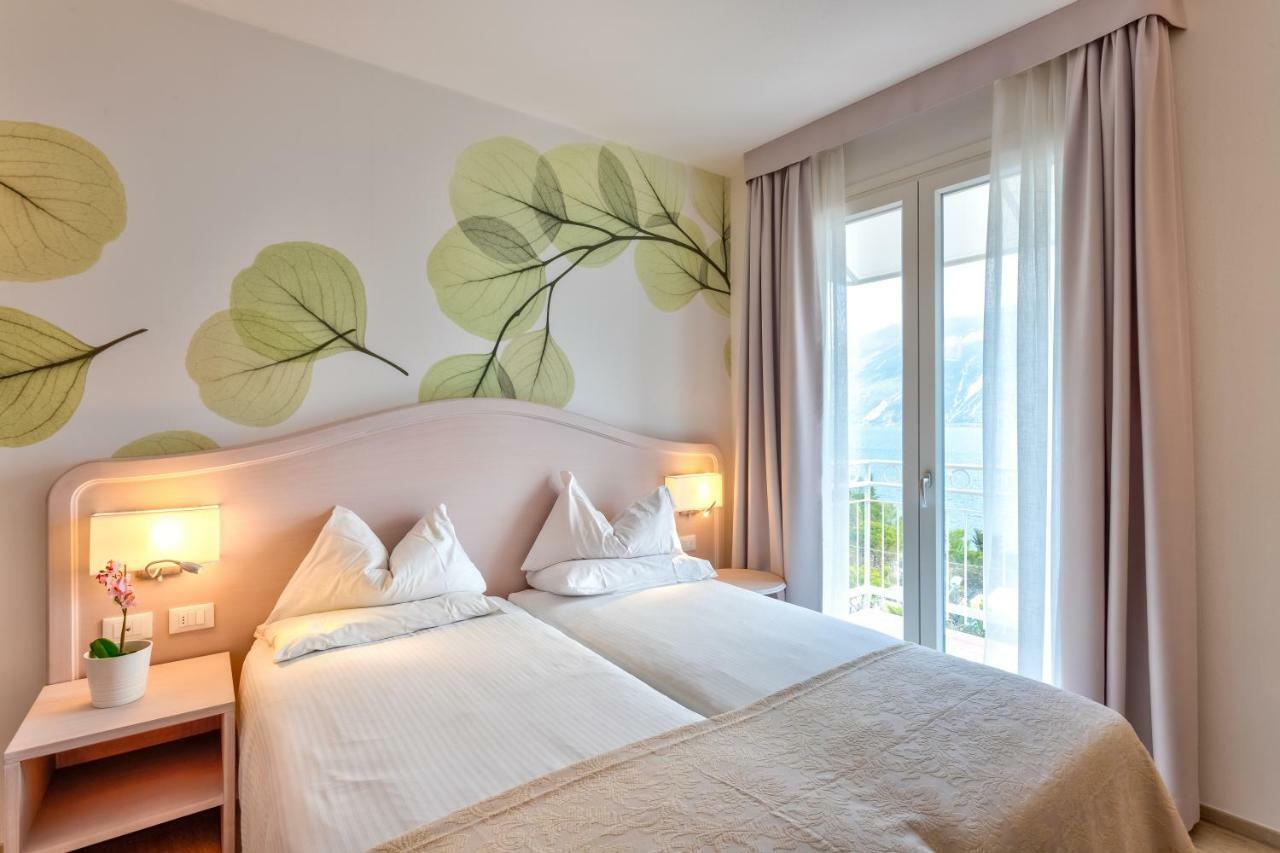 Hotel Riviera Panoramic Green Resort リモーネ・スル・ガルダ エクステリア 写真