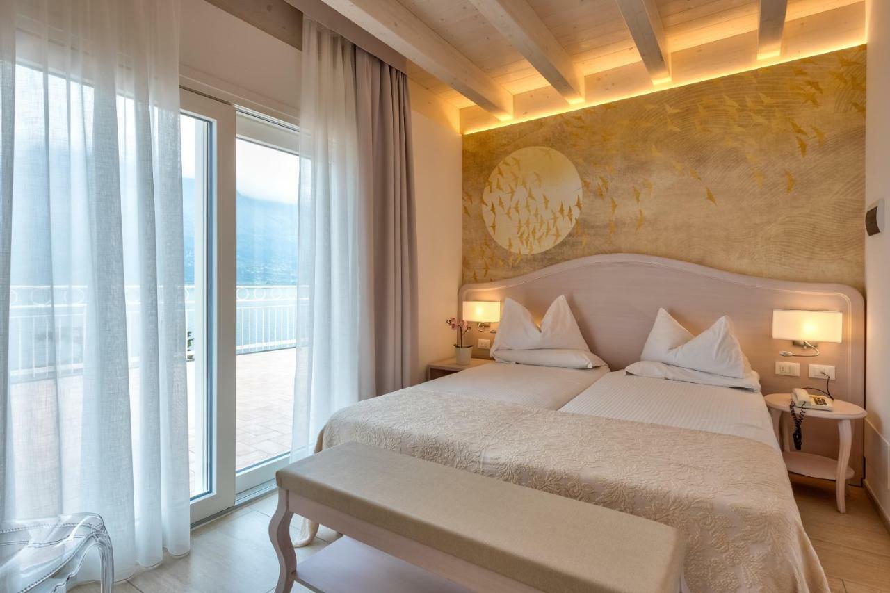 Hotel Riviera Panoramic Green Resort リモーネ・スル・ガルダ エクステリア 写真
