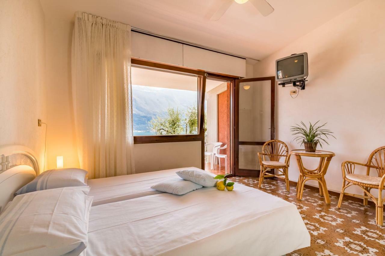 Hotel Riviera Panoramic Green Resort リモーネ・スル・ガルダ エクステリア 写真